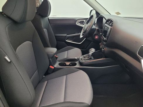Used 2025 Kia Soul LX w/ LX Technology Package image 21