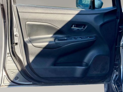 Used 2020 Nissan Versa SV image 10