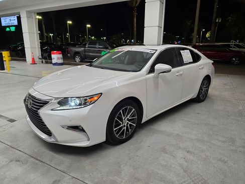 Used 2018 Lexus ES 350 w/ Premier Package FWD image 2