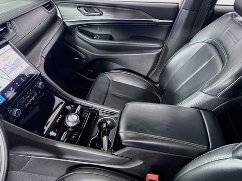 Used 2022 Jeep Grand Cherokee Overland image 26