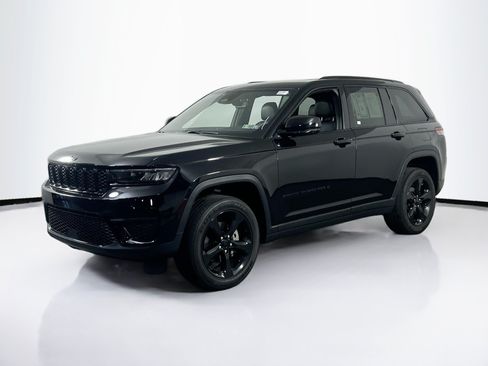 Used 2023 Jeep Grand Cherokee Altitude AWD/4WD image 1
