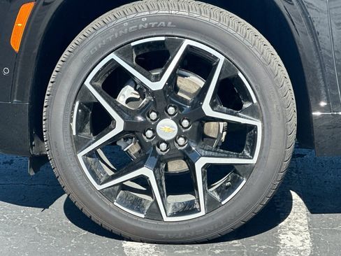 Used 2025 Chevrolet Traverse High Country w/ LPO, Floor Liner Package AWD/4WD image 44