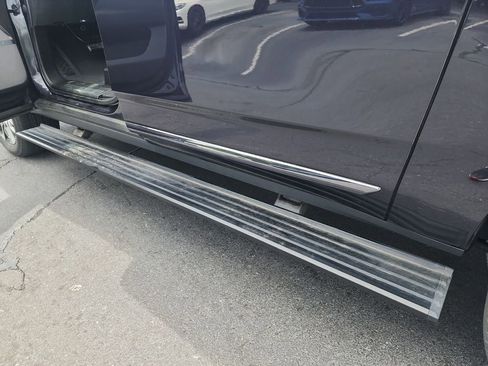 Certified 2023 GMC Yukon XL Denali Ultimate w/ LPO, Floor Liner Package AWD/4WD image 35