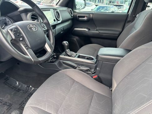 Used 2017 Toyota Tacoma TRD Off-Road image 21