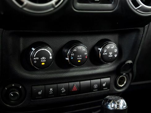 Used 2017 Jeep Wrangler Unlimited Rubicon image 25