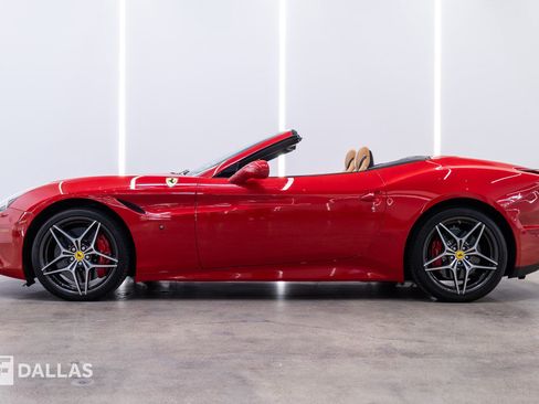 Used 2016 Ferrari California T RWD image 1