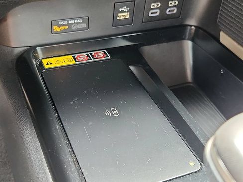 Used 2025 Toyota Camry SE FWD image 23