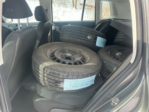 Used 2013 Volkswagen Tiguan S image 8