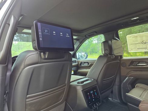 New 2026 GMC Yukon Denali Ultimate w/ LPO, Floor Liner Package AWD/4WD image 23