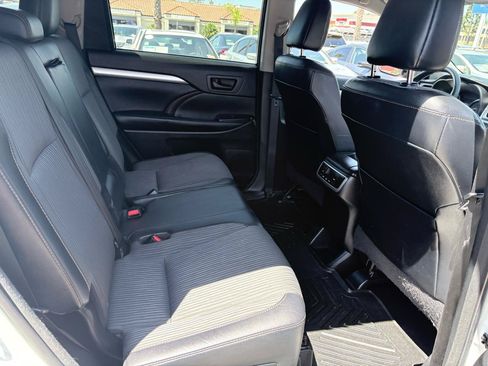 Used 2016 Toyota Highlander LE FWD image 19