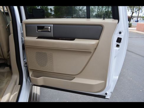 Used 2013 Ford Expedition EL XLT image 30