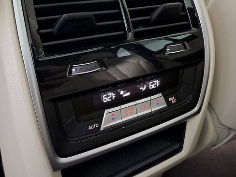 Used 2022 BMW X5 sDrive40i w/ M Sport Package RWD image 11
