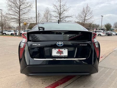 Used 2017 Toyota Prius Four w/ Premium Convenience Package image 6
