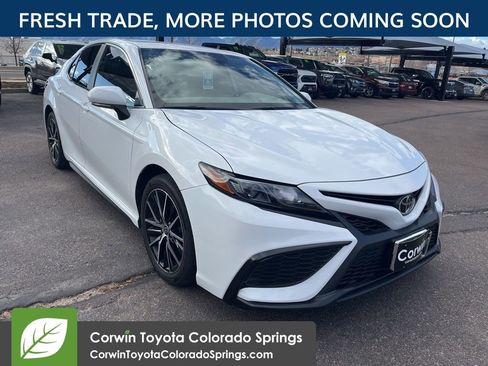 Used 2023 Toyota Camry SE image 1