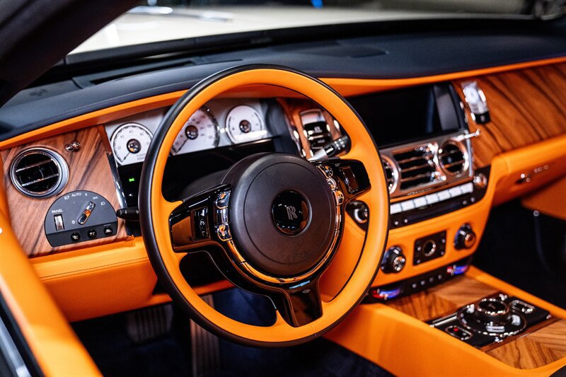 Used 2021 Rolls-Royce Dawn RWD image 12