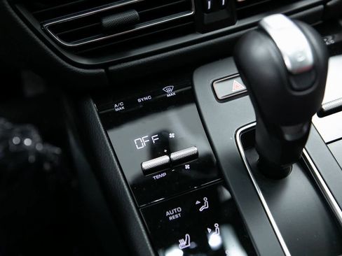 Certified 2025 Porsche Macan image 22