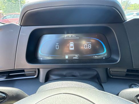 Used 2025 Hyundai Elantra Sport FWD image 27