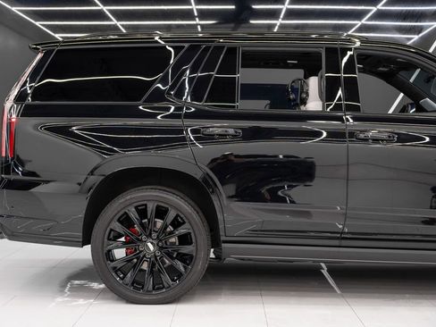 Used 2026 Cadillac Escalade V w/ LPO, ONYX Package image 10