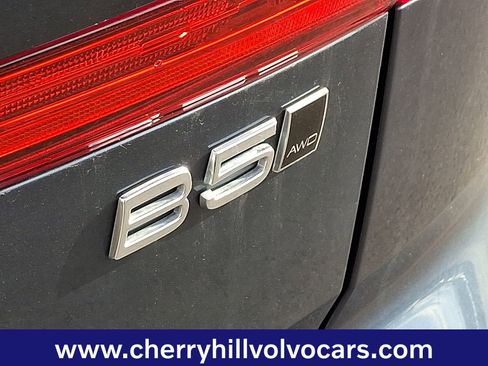 Certified 2023 Volvo XC60 B5 Plus image 31