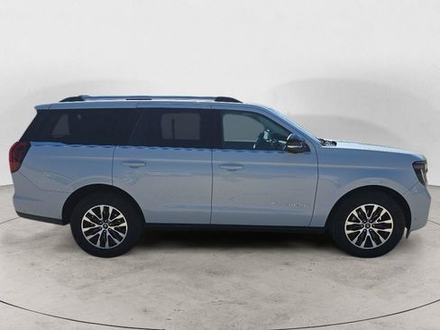 Used 2025 Ford Expedition Platinum AWD/4WD image 4