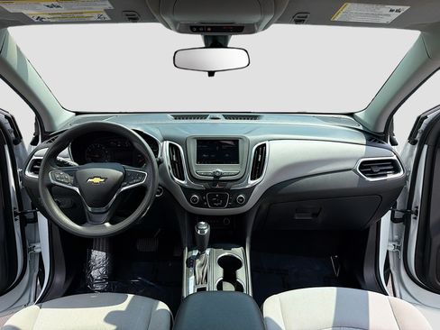 Used 2019 Chevrolet Equinox LS w/ LS Convenience Package FWD image 3