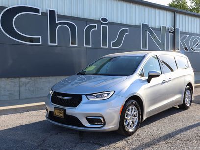 Used 2023 Chrysler Pacifica Touring-L