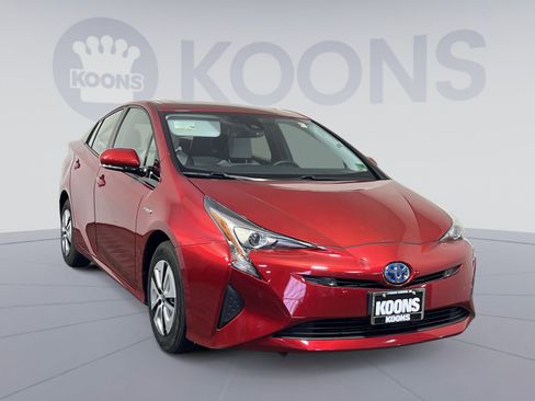 Used 2017 Toyota Prius Four image 8