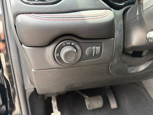 Used 2024 Dodge Durango GT RWD image 13