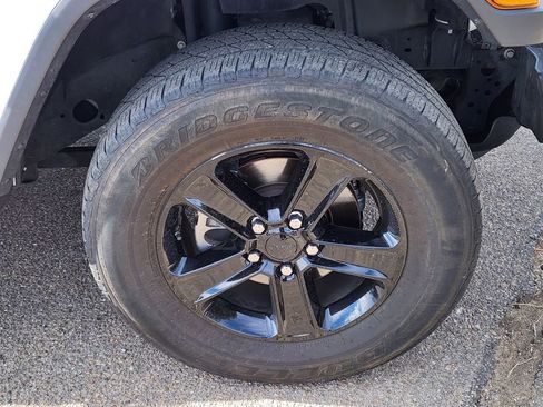 Used 2019 Jeep Wrangler Unlimited Sahara image 14