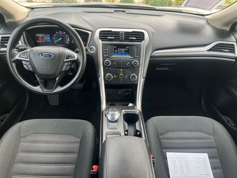 Used 2018 Ford Fusion SE FWD image 20