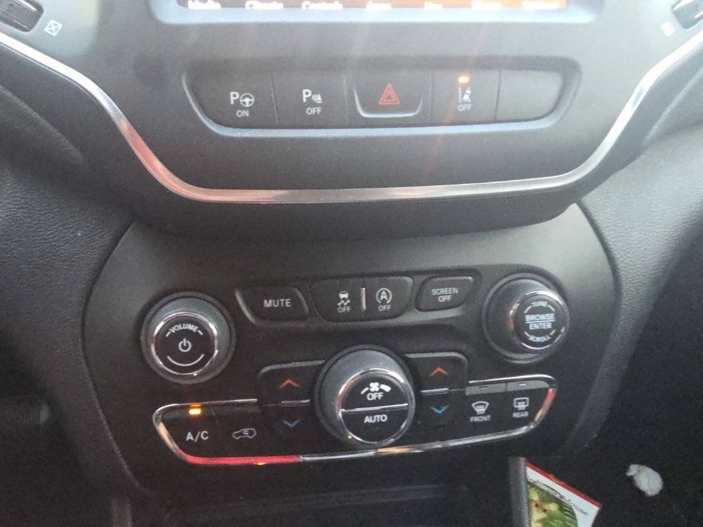 Used 2023 Jeep Cherokee Altitude Lux AWD/4WD image 15