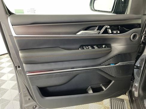 New 2026 Jeep Grand Wagoneer Summit AWD/4WD image 9