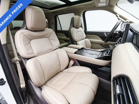 Used 2022 Lincoln Navigator Reserve image 19