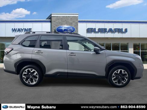 Used 2025 Subaru Forester Premium image 5