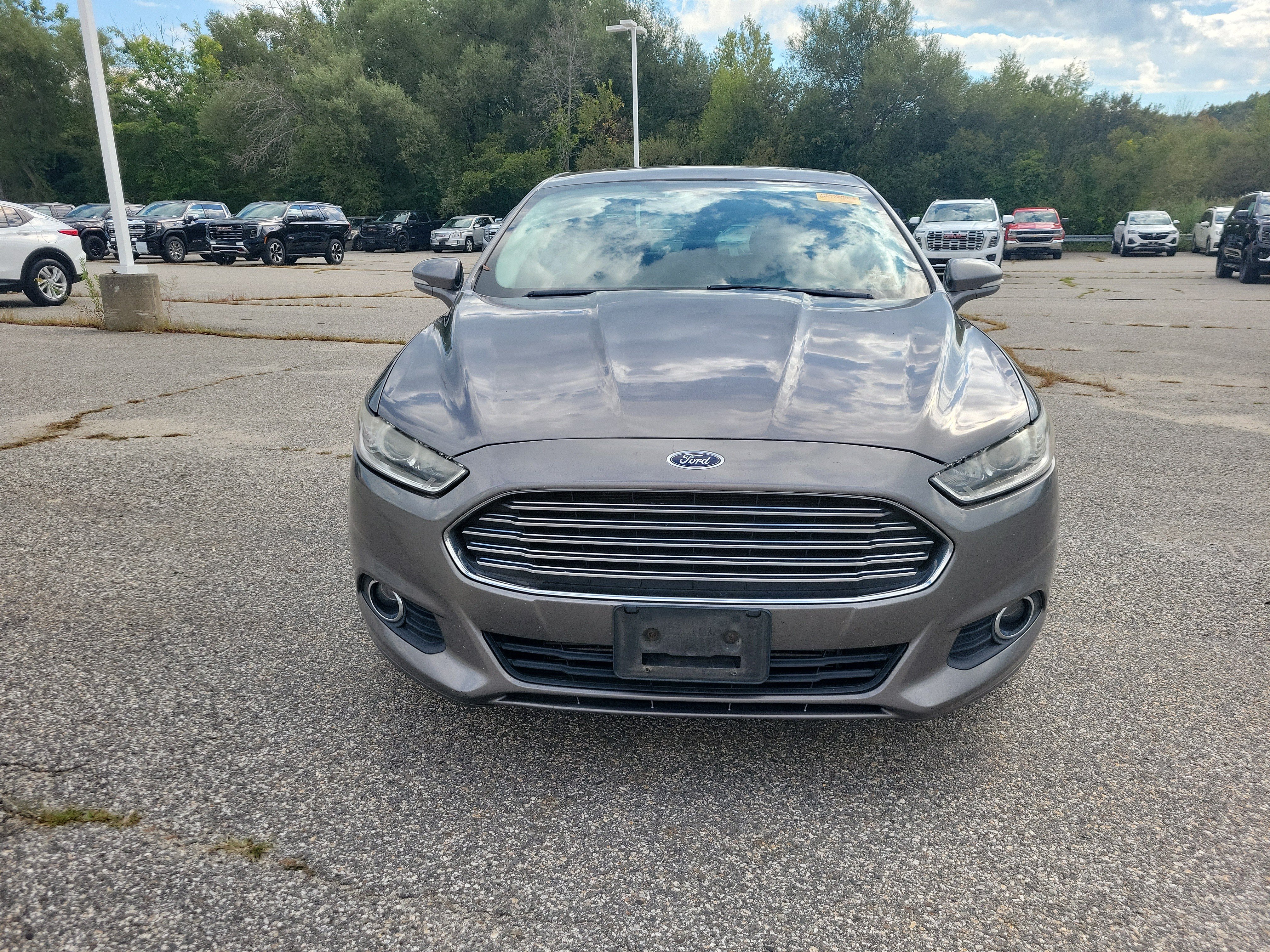 Used 2013 Ford Fusion SE FWD image 2