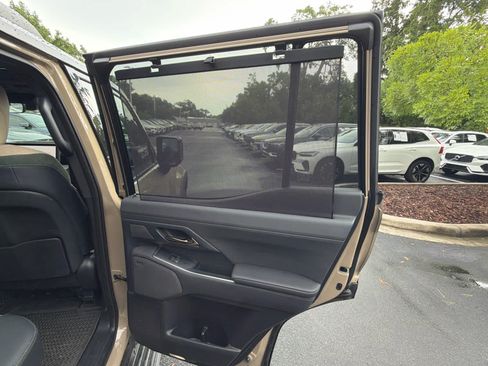 Used 2025 Lexus GX 550 AWD/4WD image 18