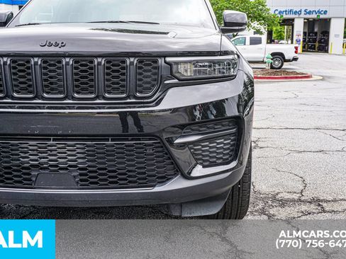 Used 2025 Jeep Grand Cherokee Altitude AWD/4WD image 18
