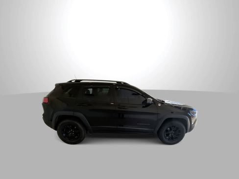 Used 2019 Jeep Cherokee Trailhawk w/ Comfort/Convenience Group AWD/4WD image 9