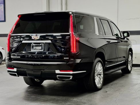 Used 2025 Cadillac Escalade ESV Premium Luxury AWD/4WD image 12