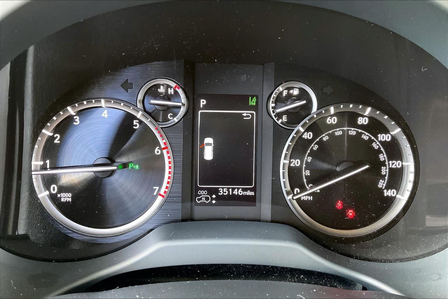 Used 2023 Lexus GX 460 Luxury w/ Sport Design Package AWD/4WD image 23
