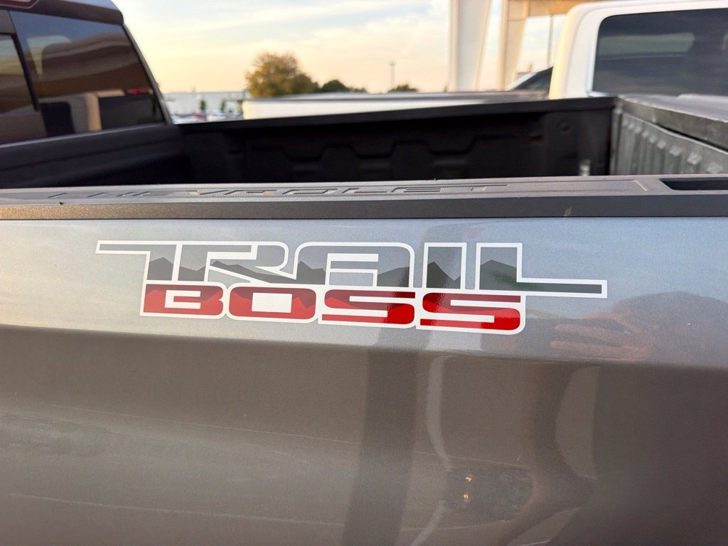Used 2021 Chevrolet Silverado 1500 LT Trail Boss w/ Convenience Package II AWD/4WD image 10