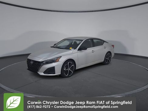 Used 2024 Nissan Altima 2.5 SR image 7