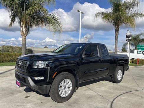 Used 2022 Nissan Frontier SV image 1