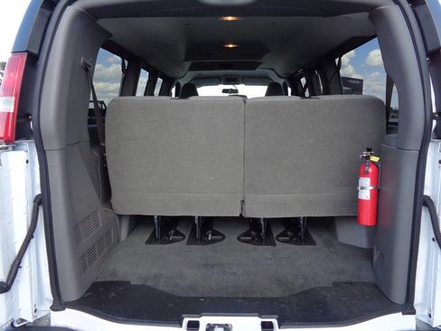 Used 2018 Chevrolet Express 3500 LS RWD image 14