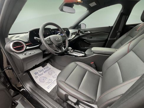 Used 2024 Chevrolet Trax RS w/ Sunroof Package image 35