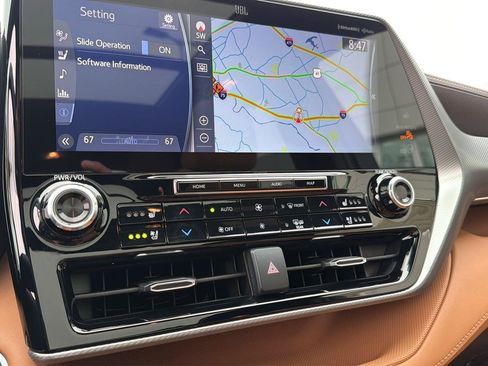 Used 2020 Toyota Highlander Platinum FWD image 26