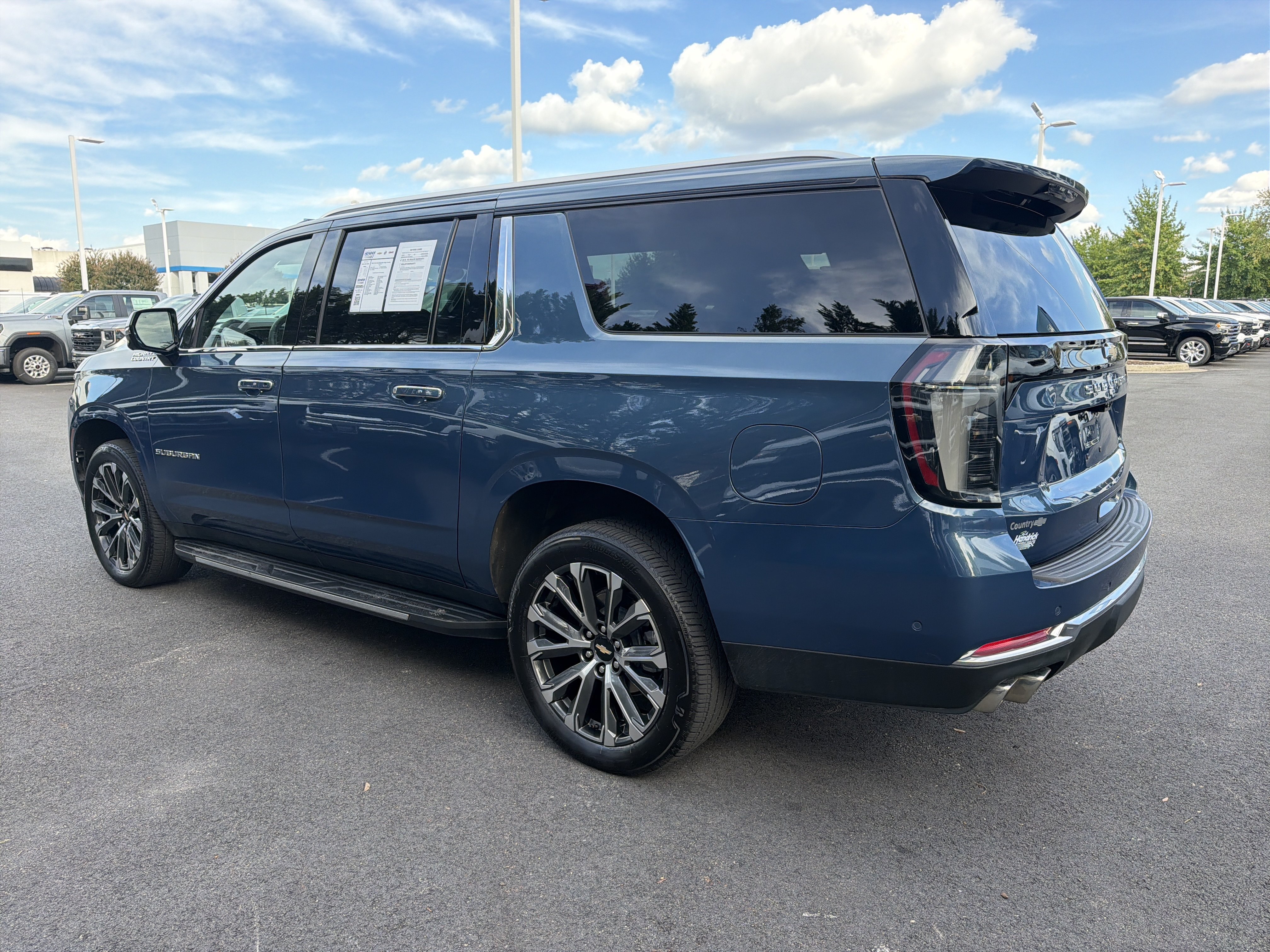 Used 2025 Chevrolet Suburban High Country w/ LPO, Get Active Package AWD/4WD image 8