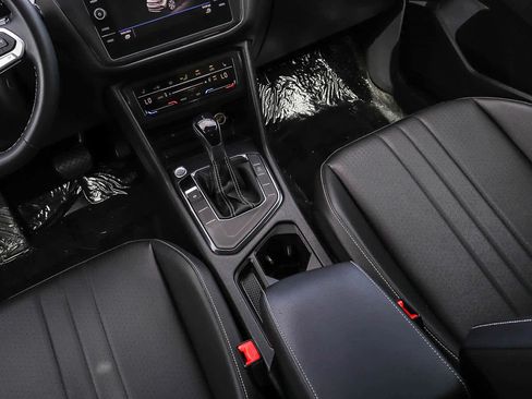 Used 2023 Volkswagen Tiguan SE w/ Panoramic Sunroof Package image 20