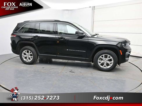 Used 2023 Jeep Grand Cherokee Limited image 14