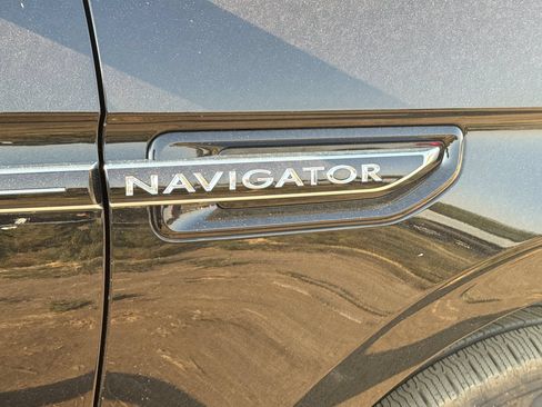 Used 2021 Lincoln Navigator Reserve AWD/4WD image 6